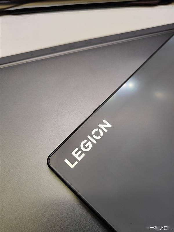首款电竞平板？联想高管晒“Legion”拯救者平板真机：屏幕8英寸左右 - 1