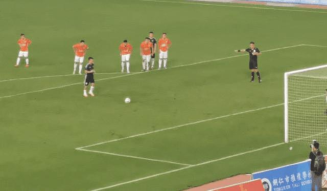 12位老港星到贵州踢球赛：有人被质疑踢假球，有人没跟着唱国歌 - 11