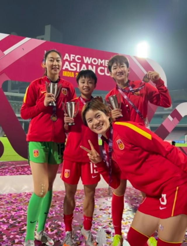 贝克汉姆贺中国女足夺冠，未忘9年前与张琳艳见面，曾送签名足球 - 9