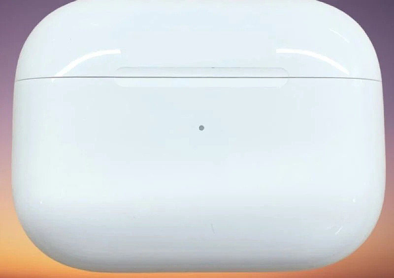 苹果AirPods Pro 2爆料图曝光：充电盒新增扬声器开孔、挂绳孔 - 3