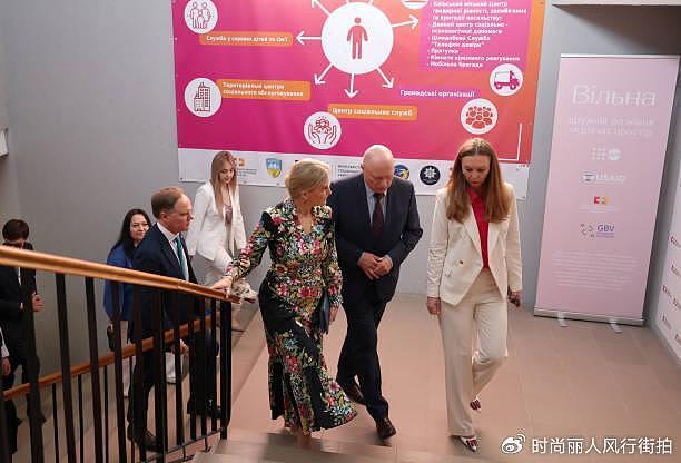 英国苏菲王妃访问乌克兰！穿花裙好惊艳，泽连斯基老婆亲自接待她 - 6