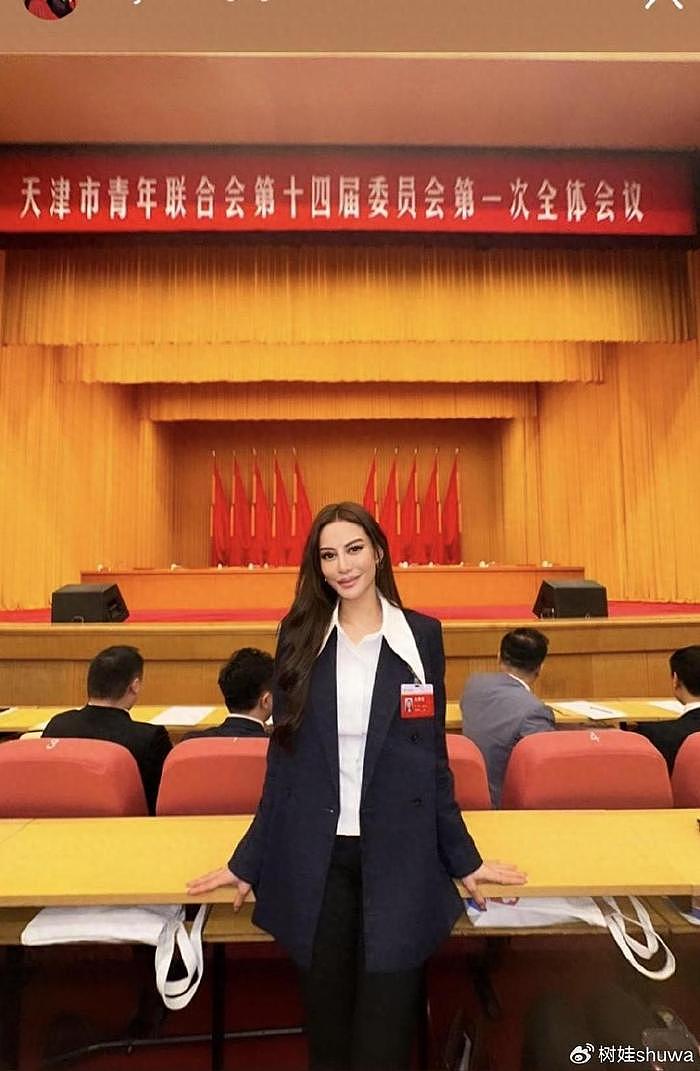 林建岳33岁女儿现身天津，出任青年委员很兴奋，学做狗不理接地气 - 1