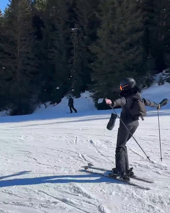 贝克汉姆一家阿尔卑斯山滑雪，11岁小七瘦下来了，美少女范十足 - 9