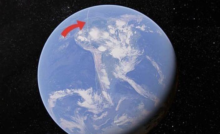网友在谷歌地球发现天空中从北极延伸到南极长2万公里划痕 - 3