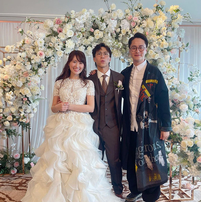 TVB男艺人吴业坤举办婚礼迎娶日本女友 一对新人甜蜜嘴对嘴亲吻 - 10