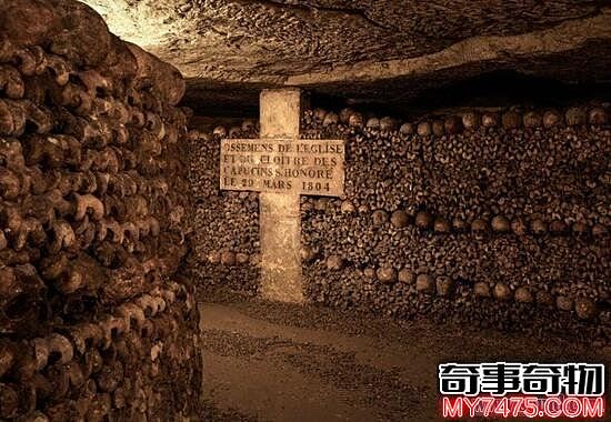 巴黎地下墓穴埋葬600万具尸骨 现已成为博物馆