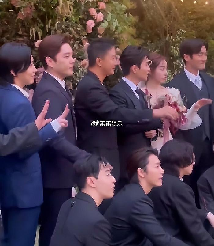 Super Junior在厉旭婚礼上合体，13人合影， 周觅和Henry也在现场 - 14