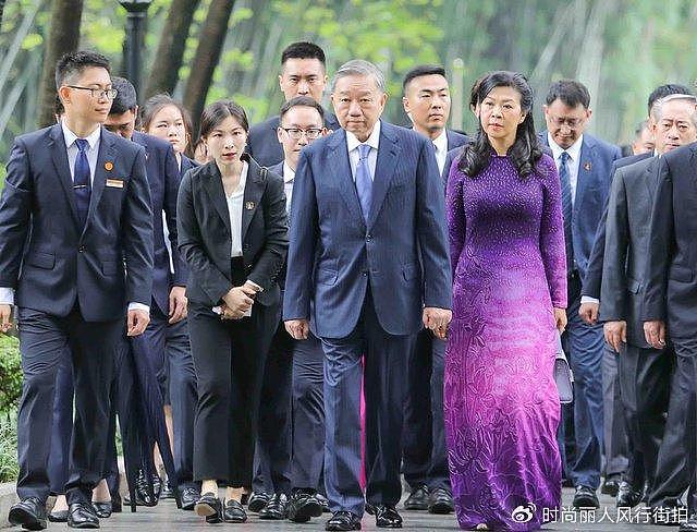 苏林夫妇访华结束返程！夫人穿湖蓝色奥黛惊艳，在北京还看京剧了 - 8