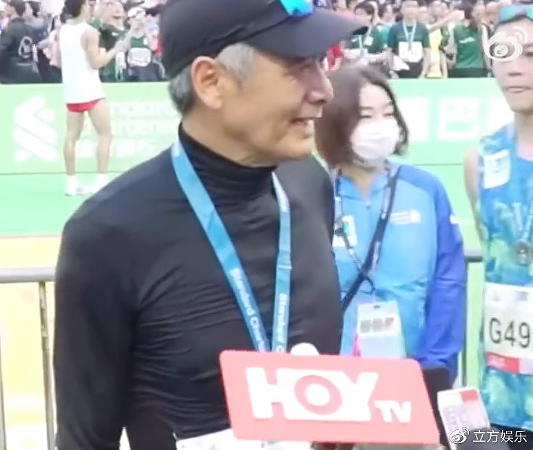67岁周润发参加香港马拉松 1小时3分完成10公里跑 - 5