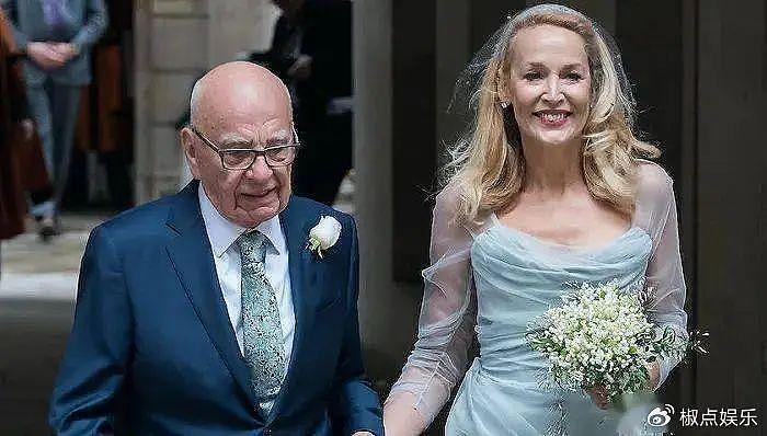 92岁默多克第五次大婚，迎娶67岁美女科学家，23岁混血女儿带男友出席 - 6