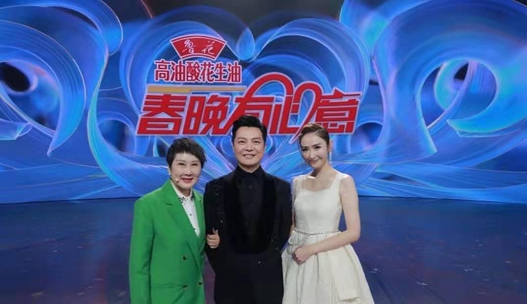 知名度大增！TVB知名女主持内地大受欢迎，更登春晚节目大秀唱功 - 13