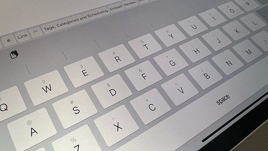 苹果智能手套让用户在iPad屏幕上打字变得更容易更舒适 - 1