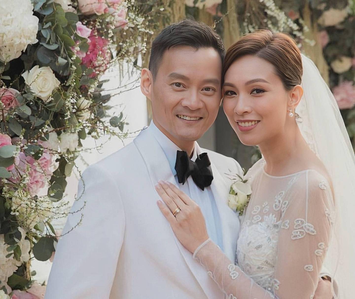 恭喜！香港著名女星结婚一周年补办中式婚礼，全程直播激动到飙泪 - 1