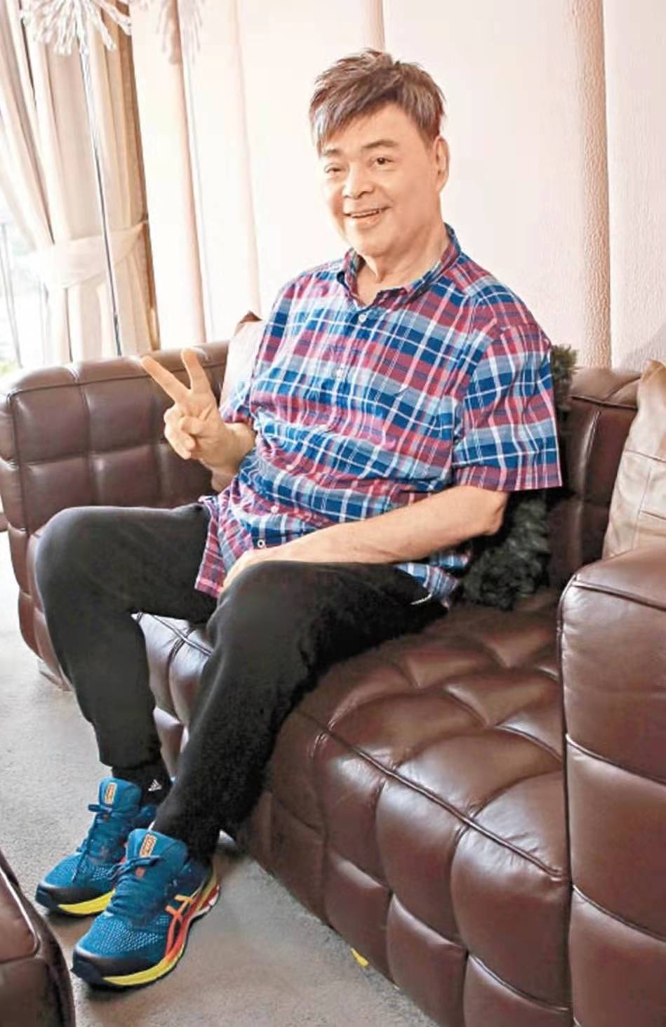 情况回稳！69岁香港知名歌手新冠入院，留院10天终退烧但仍有炎症 - 2