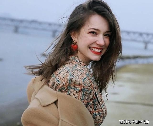 25岁浙大留学生是混血高颜值学霸，健身使她的魅力变得更大 - 1