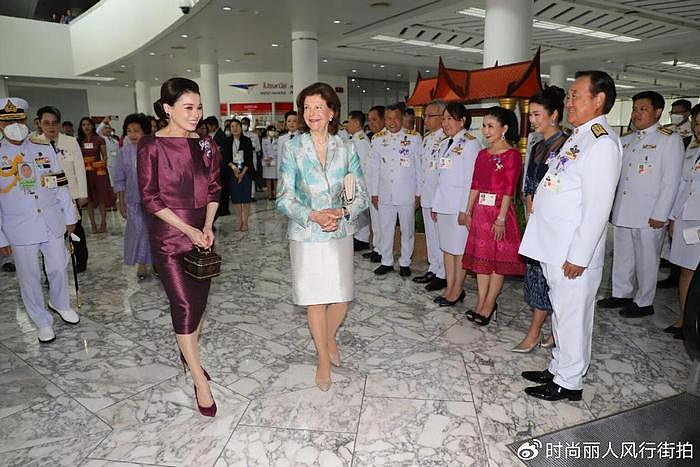 泰国王后这次好惊艳！和80岁瑞典王后同框亮相，她穿紫裙把人美到 - 5