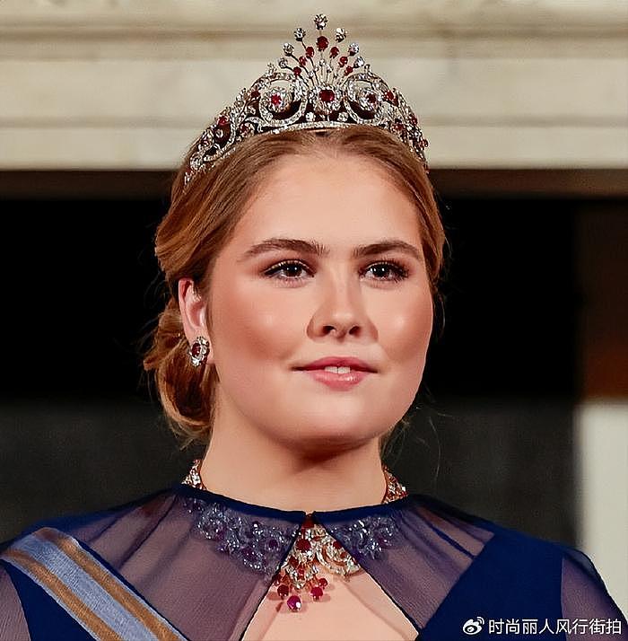 西班牙王后闪耀荷兰国宴！头戴皇冠太美，20岁荷兰大公主身材丰腴 - 17
