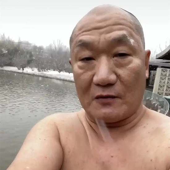 59岁歌手谢东近照曝光，冬泳庆生身材健硕，撞脸相声大师侯宝林 - 3