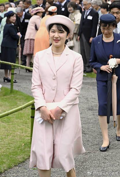 日本皇室出席游园会！雅子皇后蓝套装好美，爱子粉裙不输佳子公主 - 11