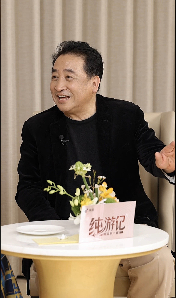 《正大综艺》主持人30年后再聚首，72岁姜昆显年轻，59岁程前超时尚 - 8