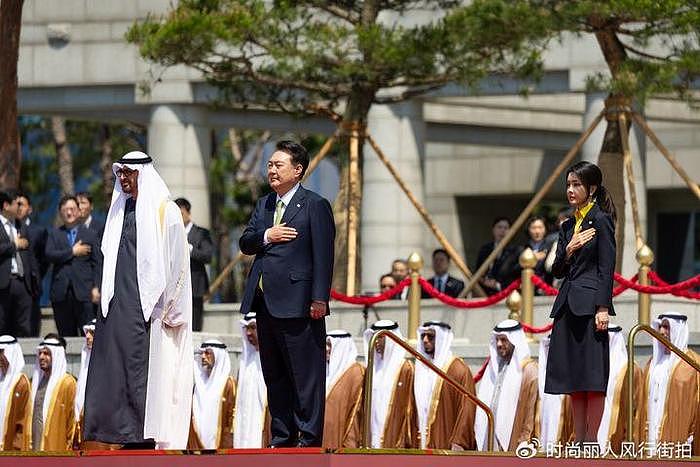 阿联酋总统访韩！韩国第一夫人又把人美到，穿套装扎着马尾太嫩了 - 4