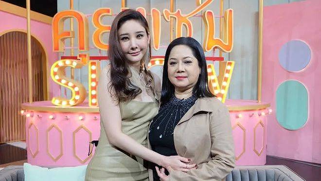 泰国38岁女星离奇溺亡，母亲为580万人民币放弃追责原谅嫌疑人，引众星讽刺！ - 4