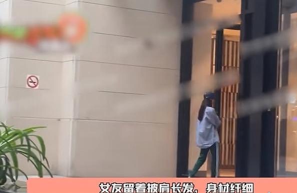 39岁文章和女友逛超市，离婚后转型小剧场话剧，女方不离不弃很乖 - 1