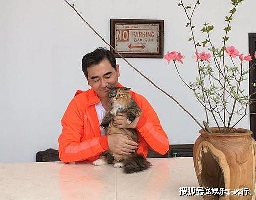 赵文瑄豪宅：不婚主义的他，家中养猫养狗作伴，健身房大池塘都有 - 5