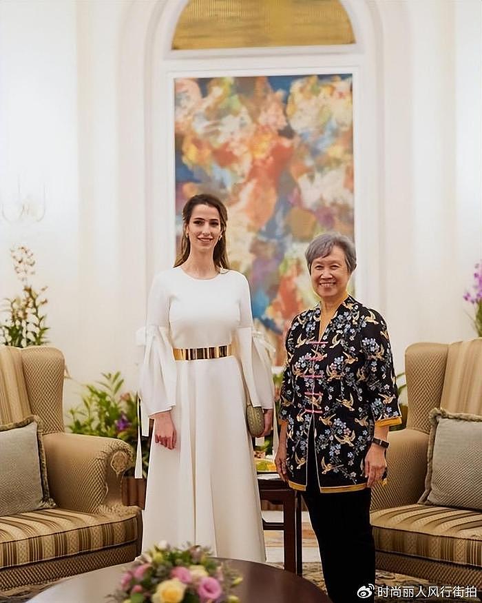 新加坡新任总理夫人因高颜值上热搜！黑裙配金链太美，堪比女明星 - 11