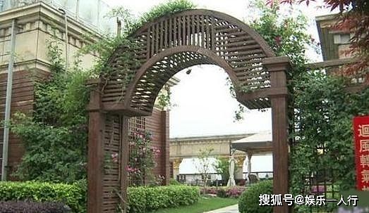 一起参观张庭在上海的豪宅，空中花园装修很豪华，家里鞋子非常多 - 5