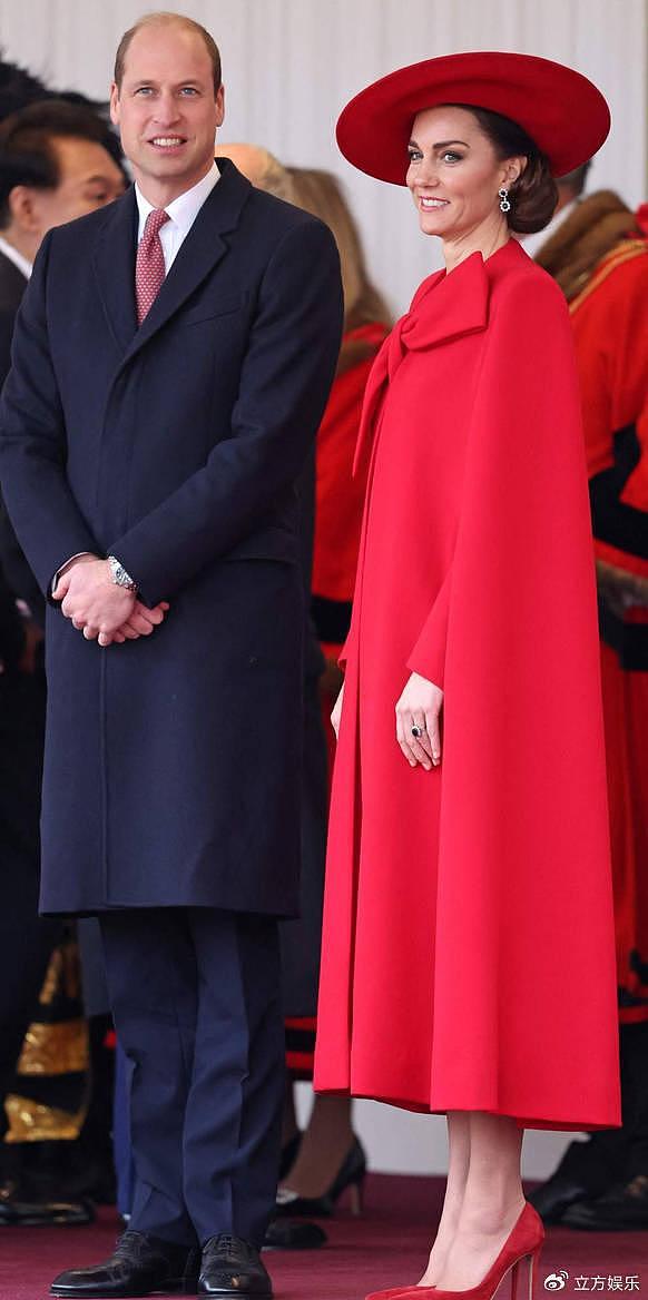 英国皇室会见韩国总统夫妇 凯特王妃一袭红裙亮相 - 2