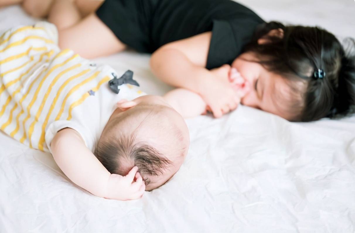 二宝出生后大宝应该跟谁睡？这3种解决方法，宝妈更倾向于哪种 - 8