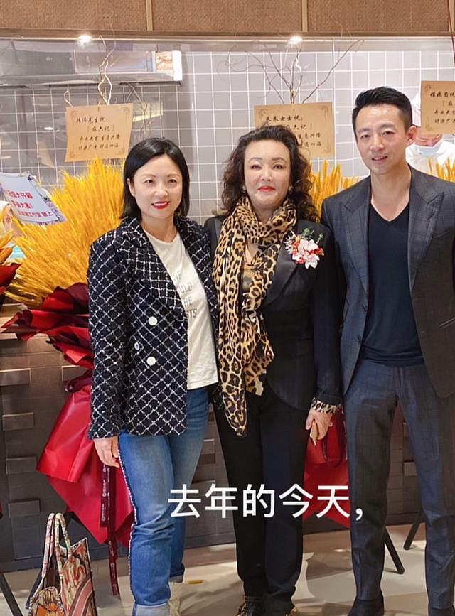 汪小菲走出离婚阴霾！现身新店开业剪彩仪式，红光满面笑容灿烂 - 12