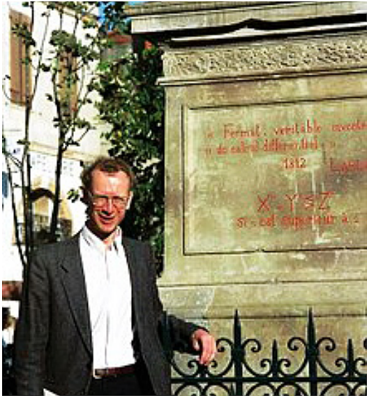 威尔斯站在费马的雕像前