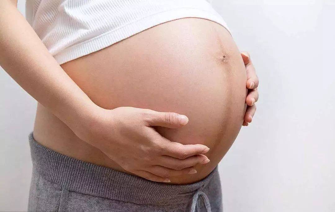 双胞胎在孕妈肚子里“较量”，导致大小相差悬殊，孕妈无奈做减胎 - 6