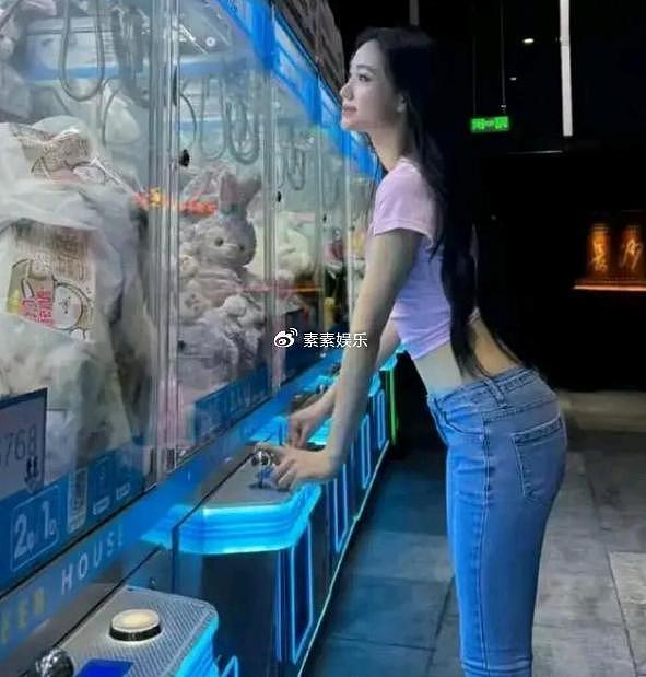 小S女儿这是穿的啥？走在街上不尴尬吗？ - 16