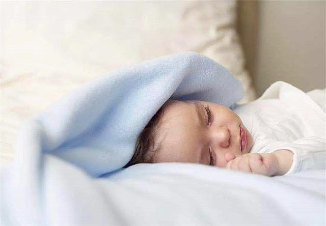 入冬后宝宝经常感冒，或与孩子的睡姿有关，这几种睡姿会留下病灶 - 2