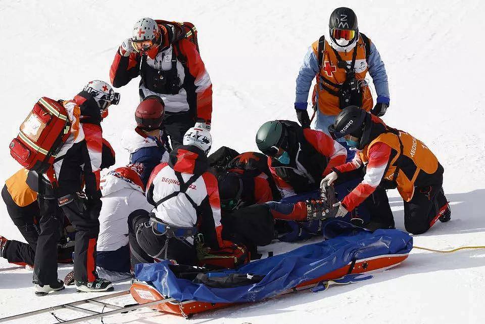 北京积水潭医院：开赛首日，高山滑雪医疗队完成两次紧急救援 - 3