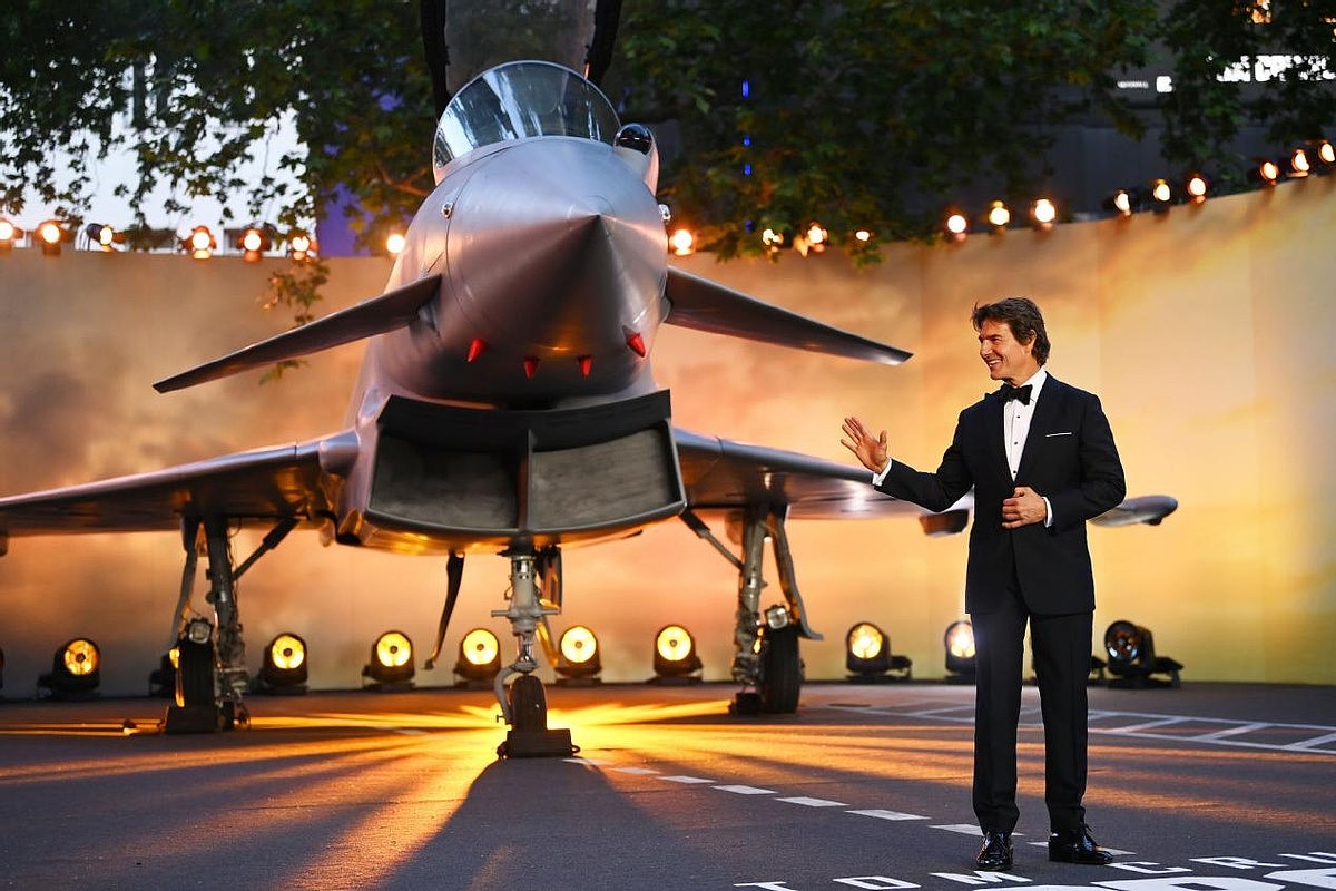 国际巨星阿汤哥！威廉王子出席阿汤哥新片首映，法国空军表演助阵 - 6