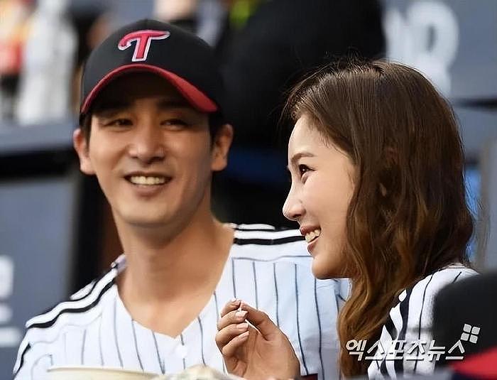 韩国男演员与小13岁女友分手，两人通过综艺认识，已经约会了四年 - 4
