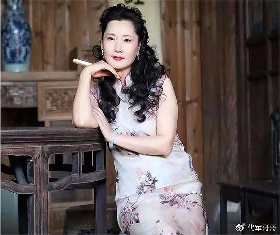 她因长得太美没人敢追，父亲为她终身不娶，她的魅力究竟有多大？ - 10