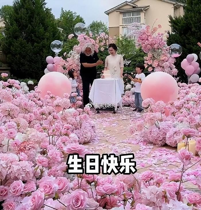 会玩浪漫：张纪中送几千朵玫瑰花给杜星霖庆生，现场亲吻害羞甜蜜 - 10