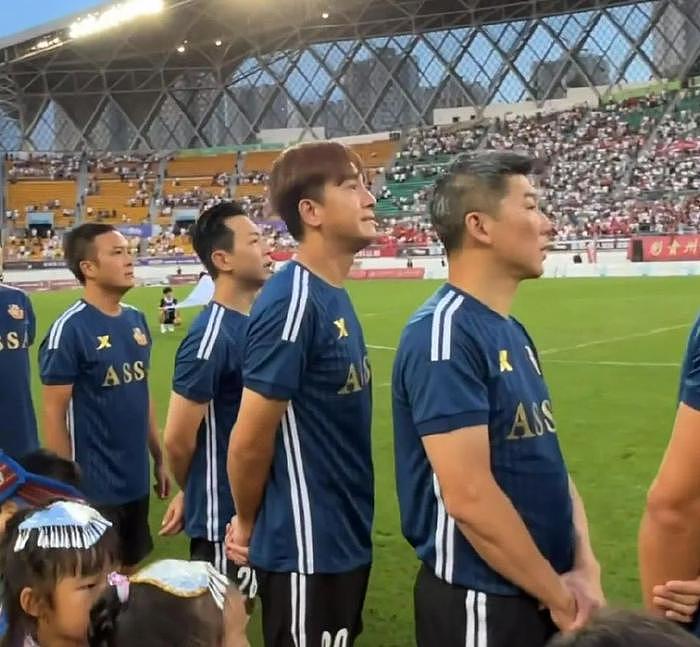12位老港星到贵州踢球赛：有人被质疑踢假球，有人没跟着唱国歌 - 9