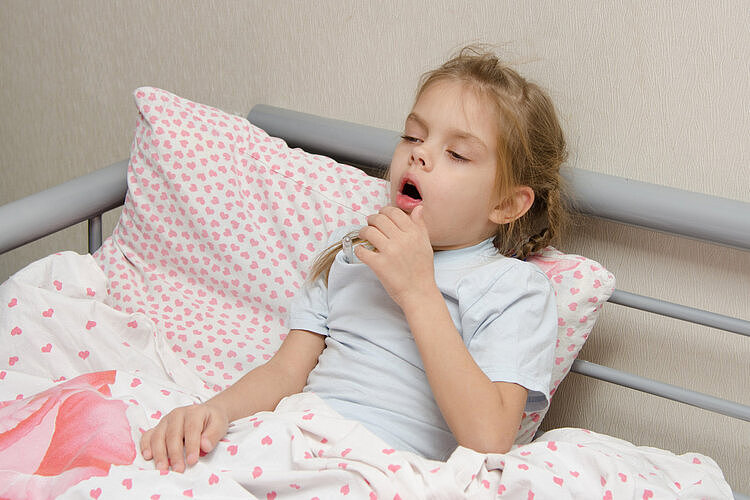 有痰咳不出，孩子难受，大人受煎熬，帮助孩子咳痰，这些方法有效！ - 1