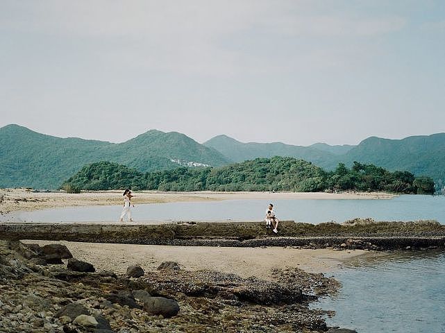 前TVB花旦岑丽香一家人在海边玩耍 分享一家四口开心全家福 - 6
