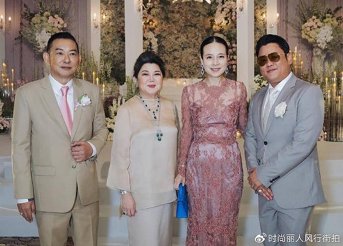 57岁泰国华裔富婆穿粉色蕾丝裙出席婚礼！把人嫩到，满满的少女感 - 6