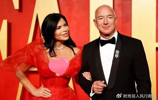 贝索斯和未婚妻出席自家颁奖礼！捐了1亿美元，桑切斯蕾丝裙火辣 - 12