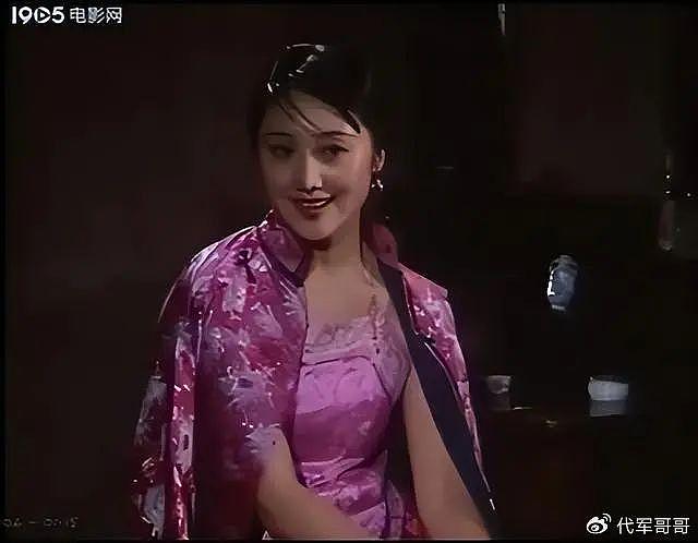 著名演员娟子：靠“令妃”大火，出道多年无绯闻，59岁越活越优雅 - 14