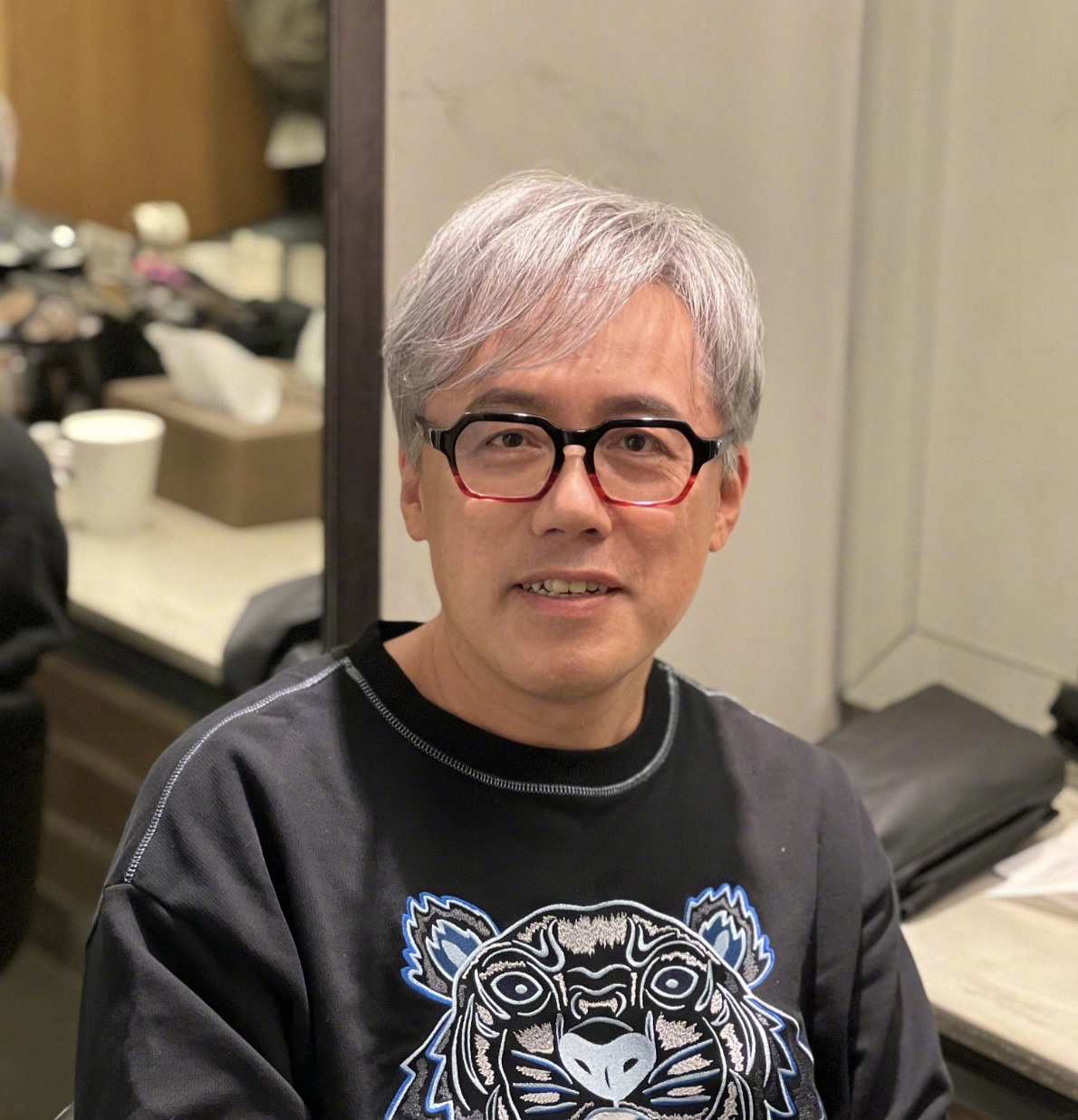 54岁情歌王子张宇将复出，满头白发老态明显，自曝因嗓子抱恙而停工 - 9