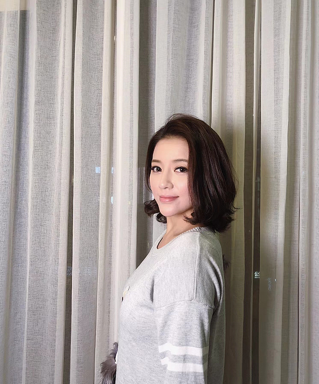 李妍瑾宣布恋爱，谈到男友满脸娇羞，曾因想生子在网上公开征婚 - 9